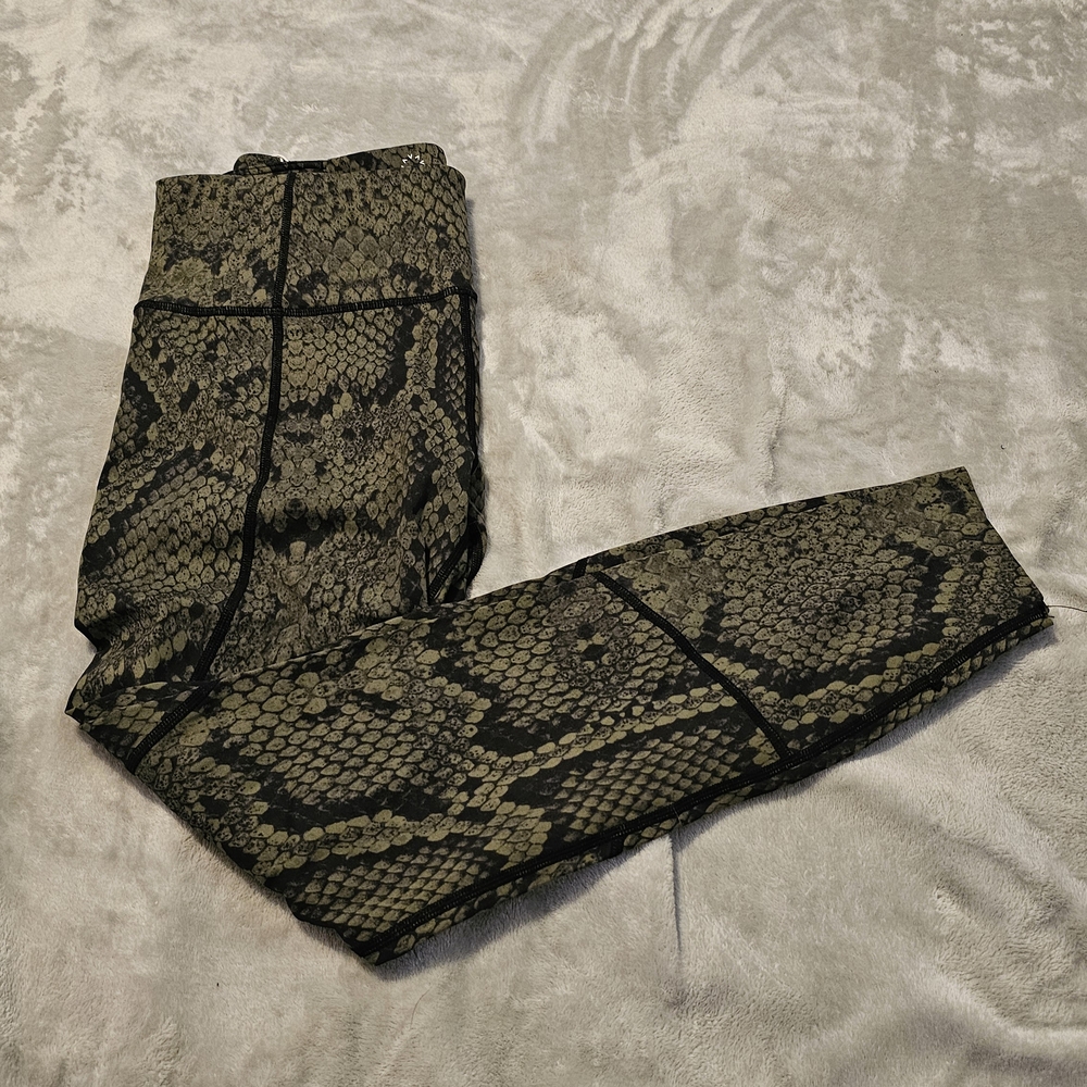 Varley Reptile Pattern Leggings in Black and Green